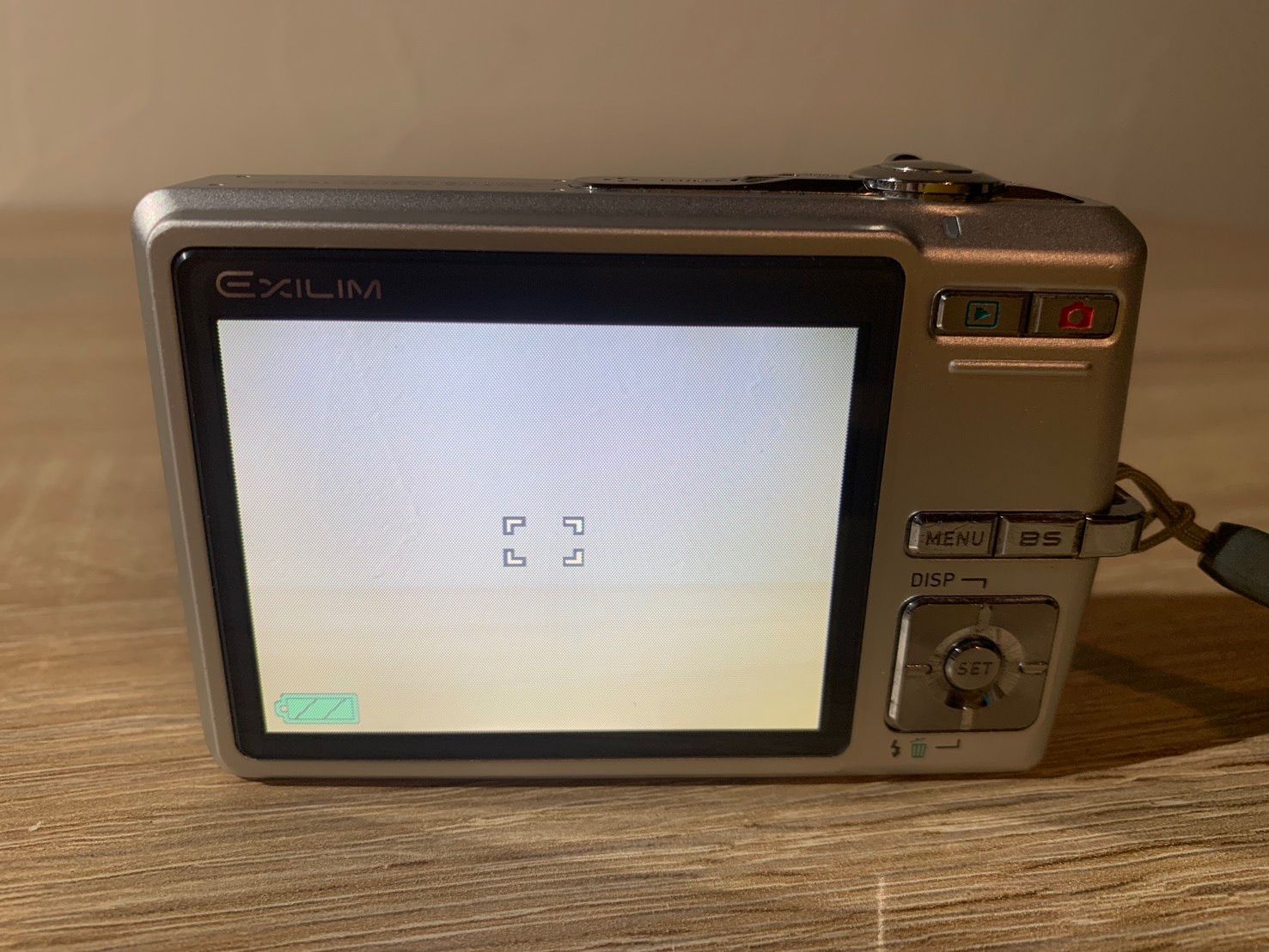 6821 Casio EXILIM EX-Z700 シルバー デジカメ 美品 - メルカリ