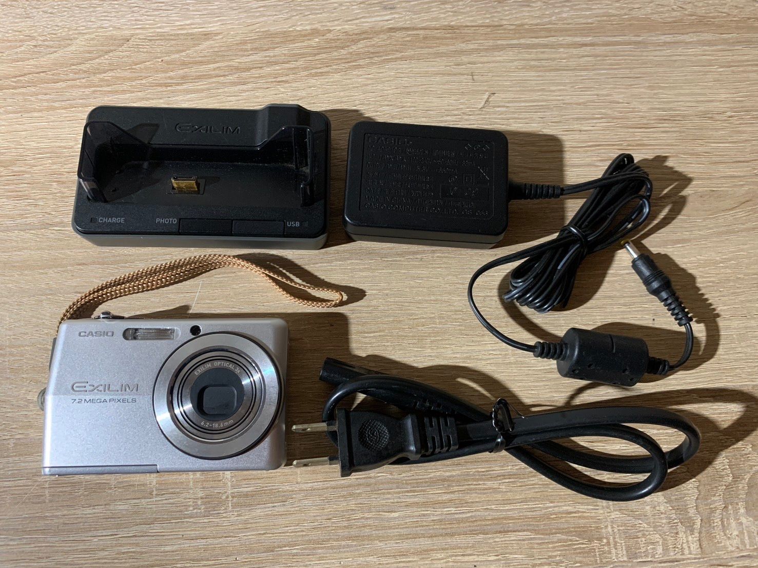 6821 Casio EXILIM EX Z 700 シルバー デジカメ