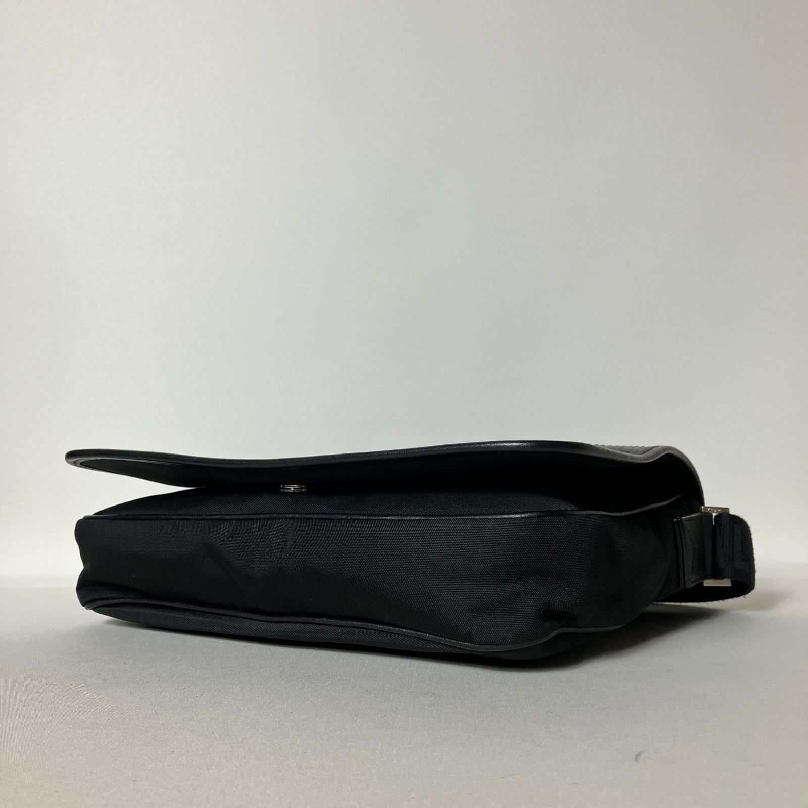 2511-112｜美品｜サルヴァトーレフェラガモ ショルダーバッグ ブラック