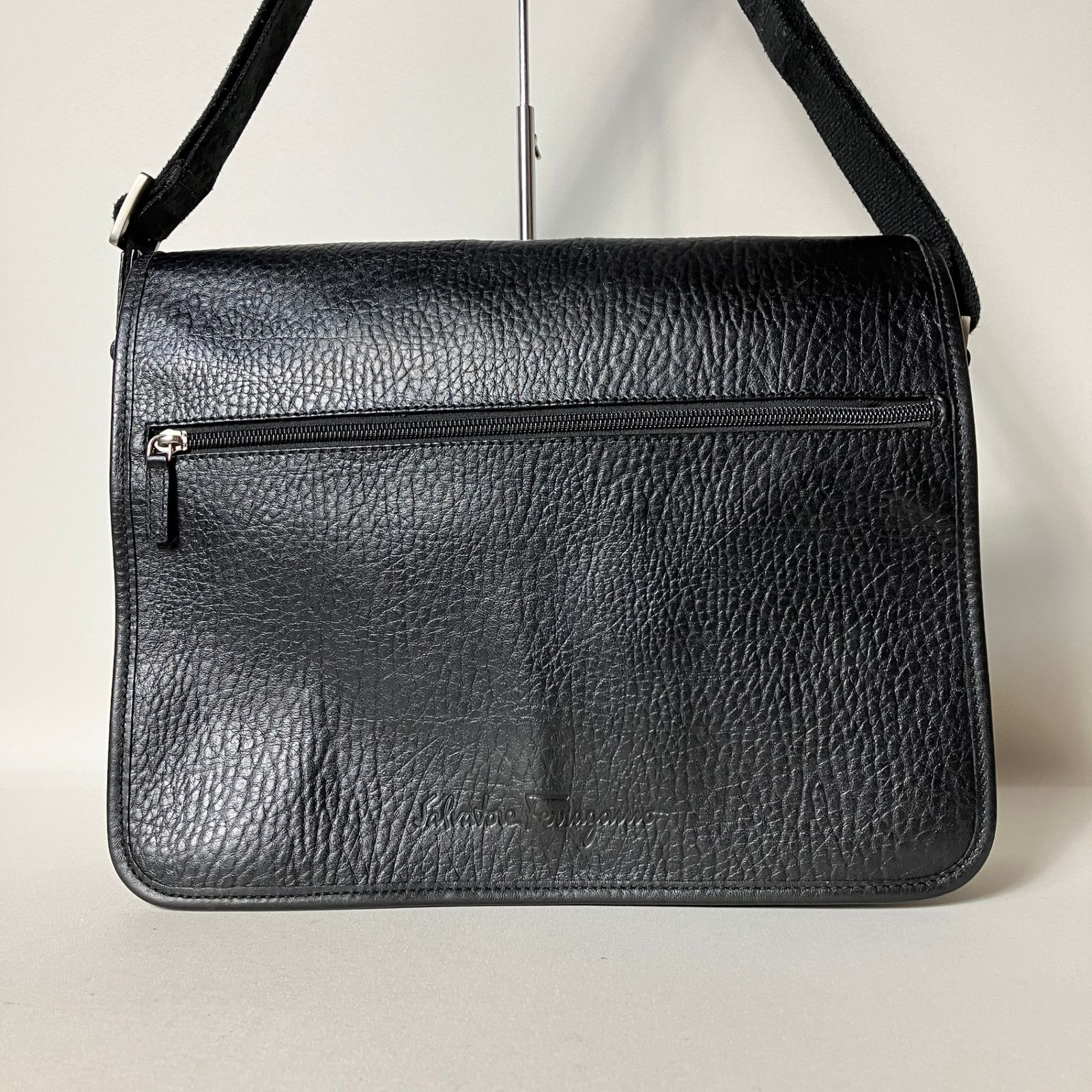 2511-112| |サルヴァトーレフェラガモ ショルダーバッグ ブラック