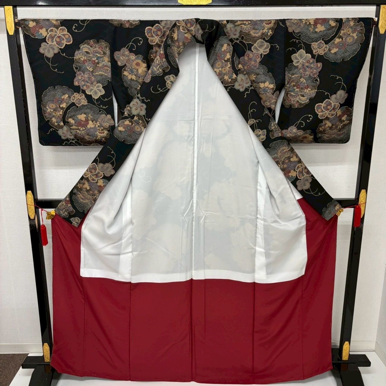 小紋 裄66.5 黒地 雪輪に花柄 正絹 着物 MK-1928 - メルカリ