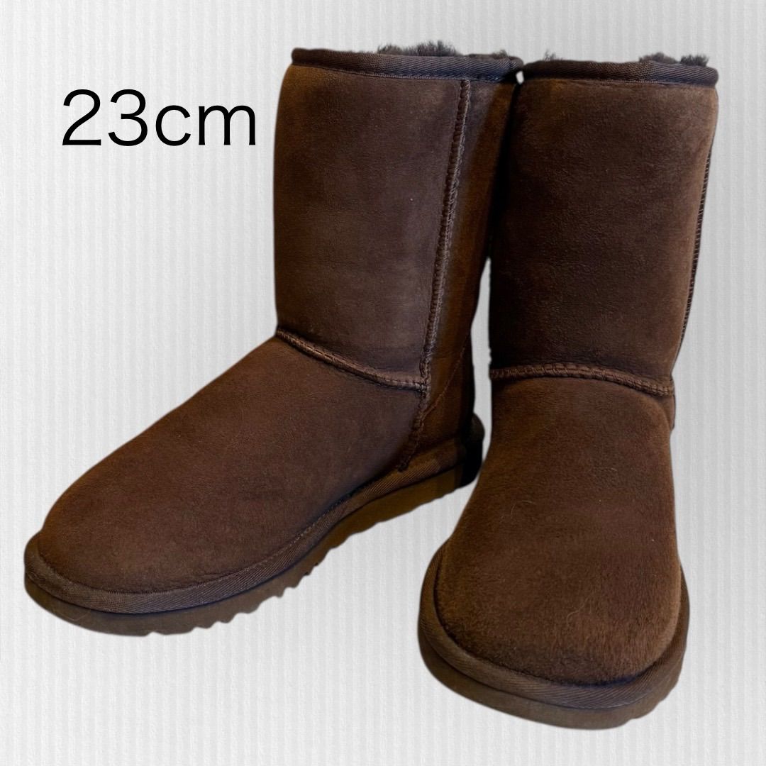 値下げ新品未使用 UGG アグ クラシックショート 23cm US6チョコレート UGG - UGG 正規品 クラシックショート チョコレート 23.0 US6の通販 by