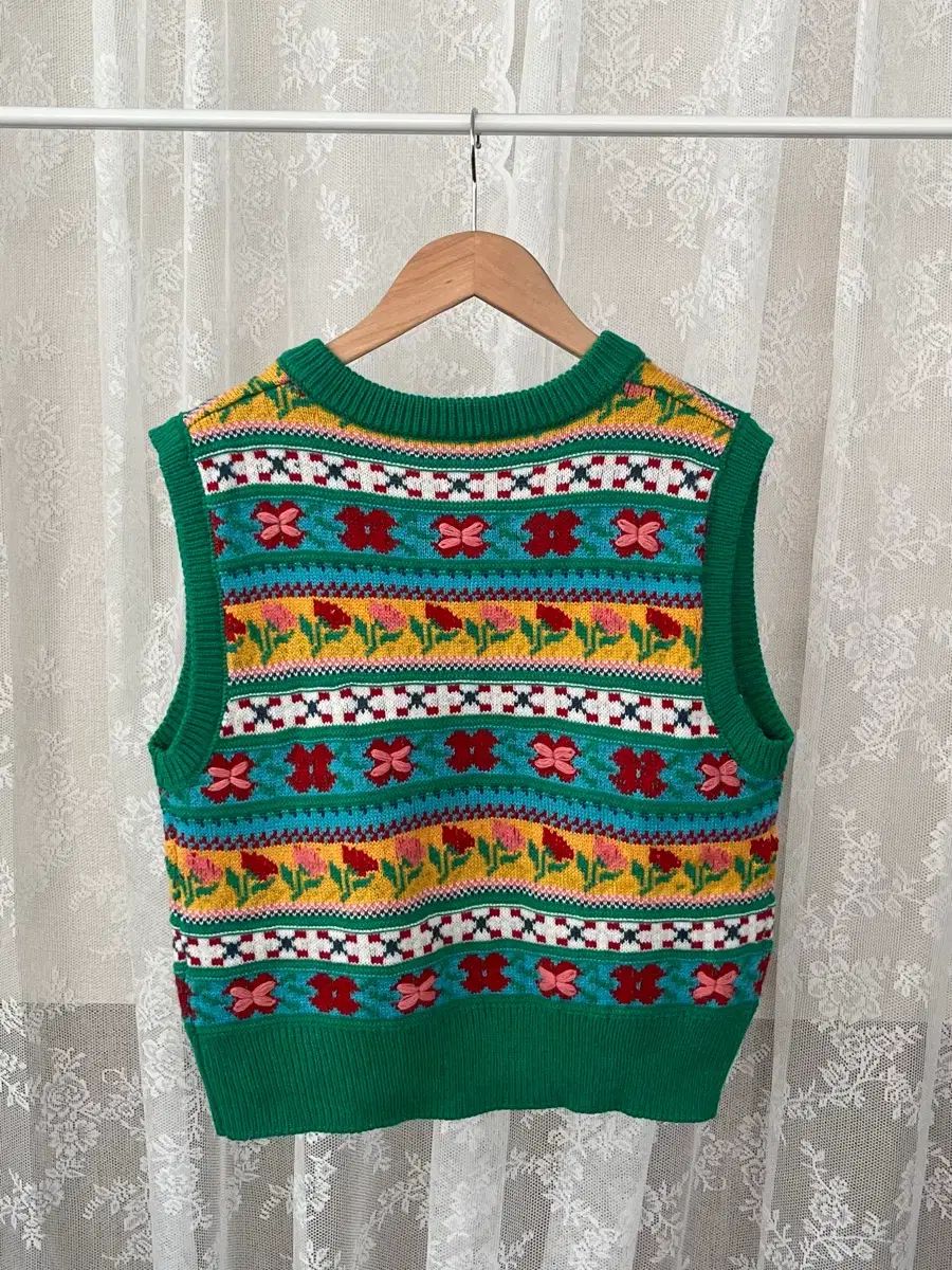 ZARA 花 刺繍 ニット ベスト - メルカリ