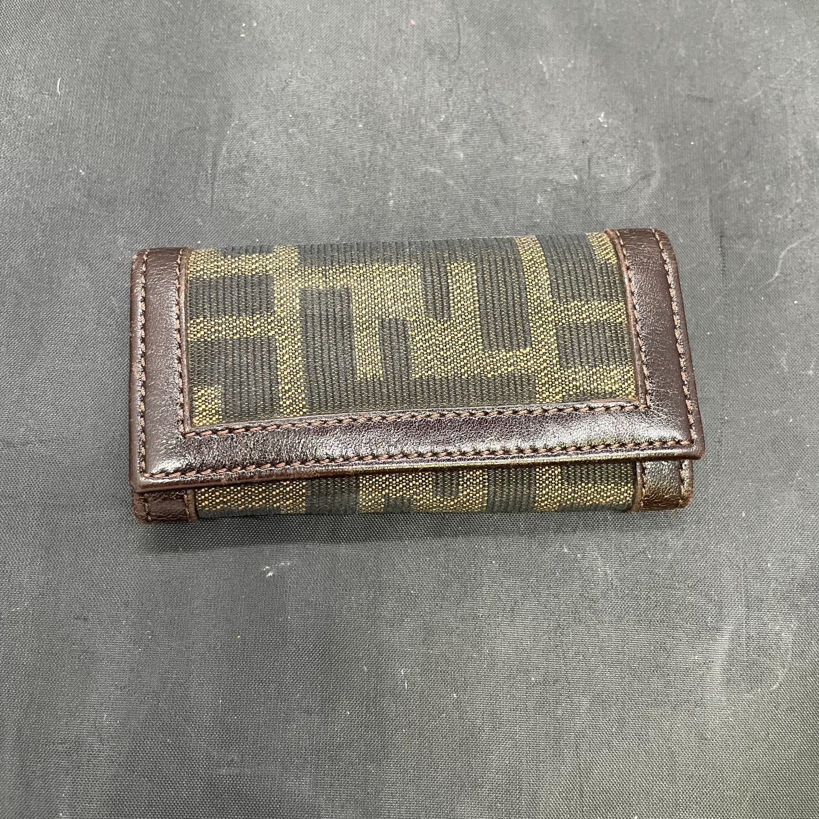 フェンディ ズッカ キーケース B25112854 - メルカリ