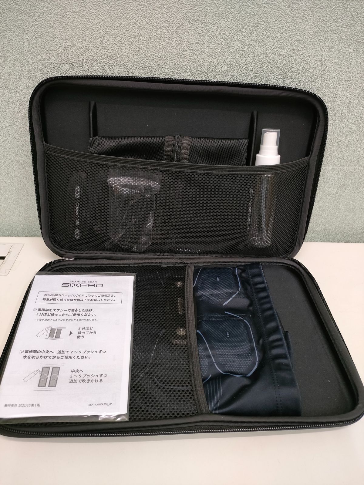 SIXPADシックスパッド パワースーツライトアブズ Mサイズ