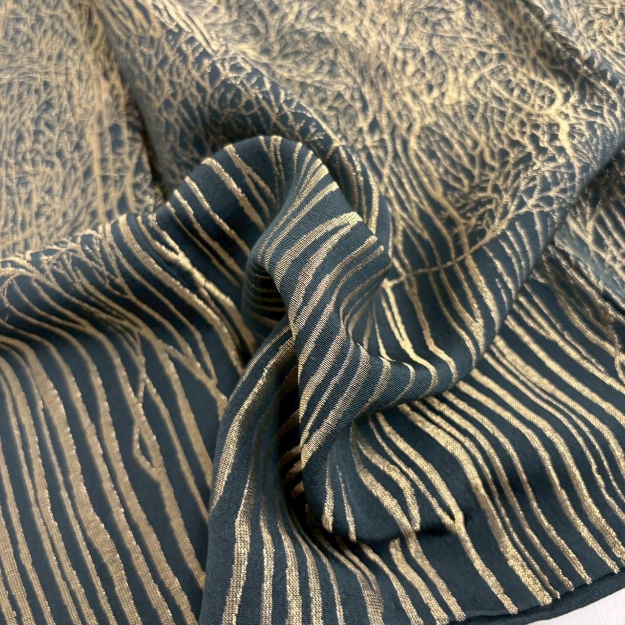 付下げ 黒地 金彩 枝振 織り出し 訪問着 正絹 着物 MK 1933