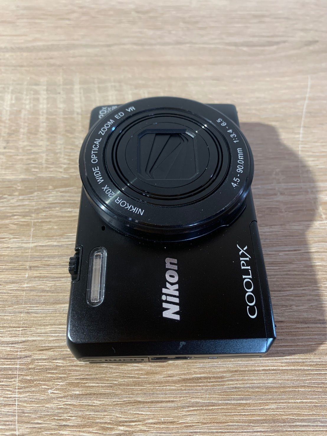 ブラック デジカメ