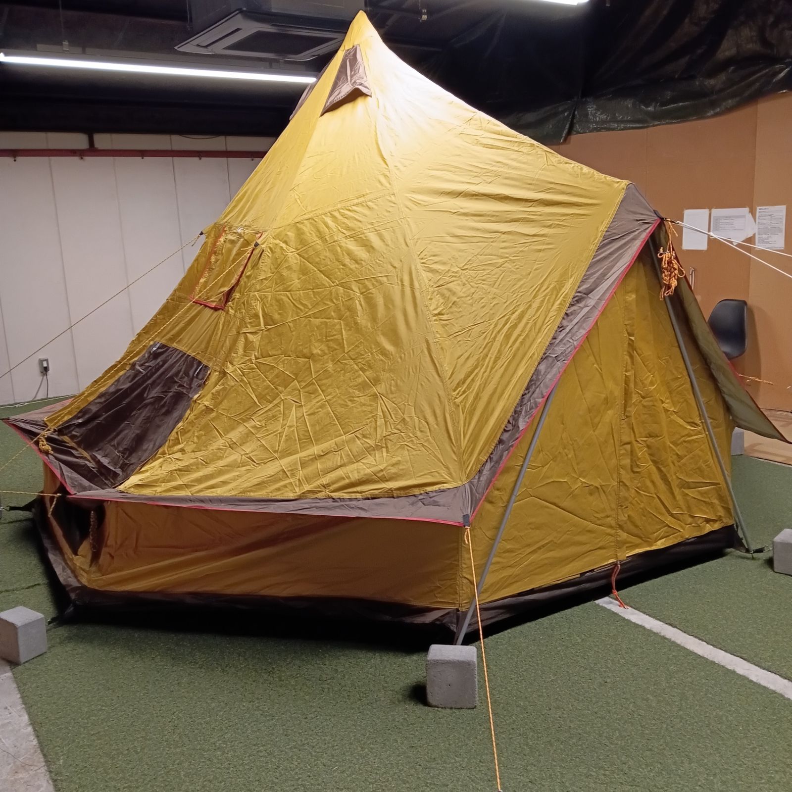 Hill Stone キャンプテント ブラウン・イエロー ◇Hill Stone(ヒルストーン) 煙突穴付き ワンポール ベル型テント