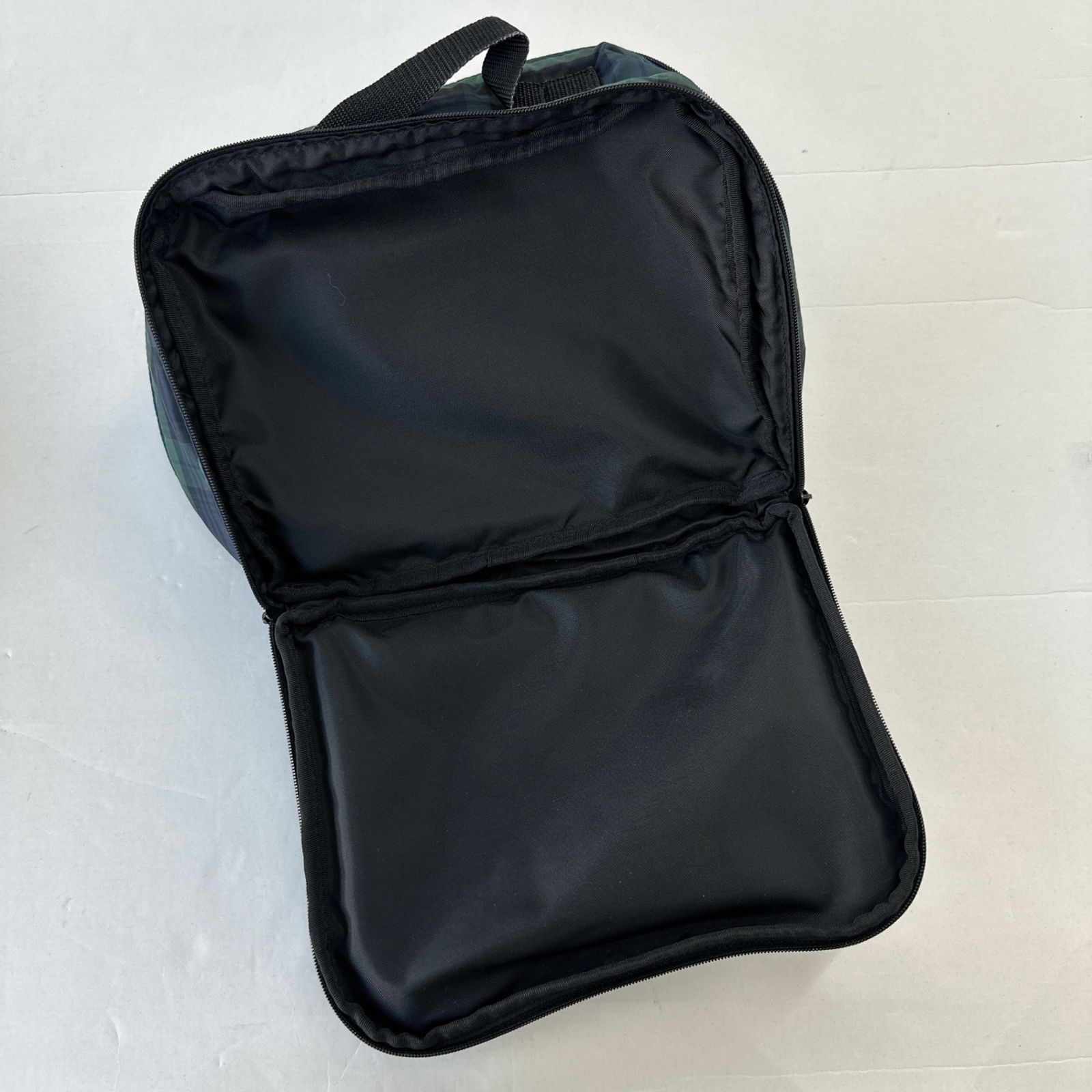 ファミリア おむつポーチ ネイビー×グリーン - メルカリ