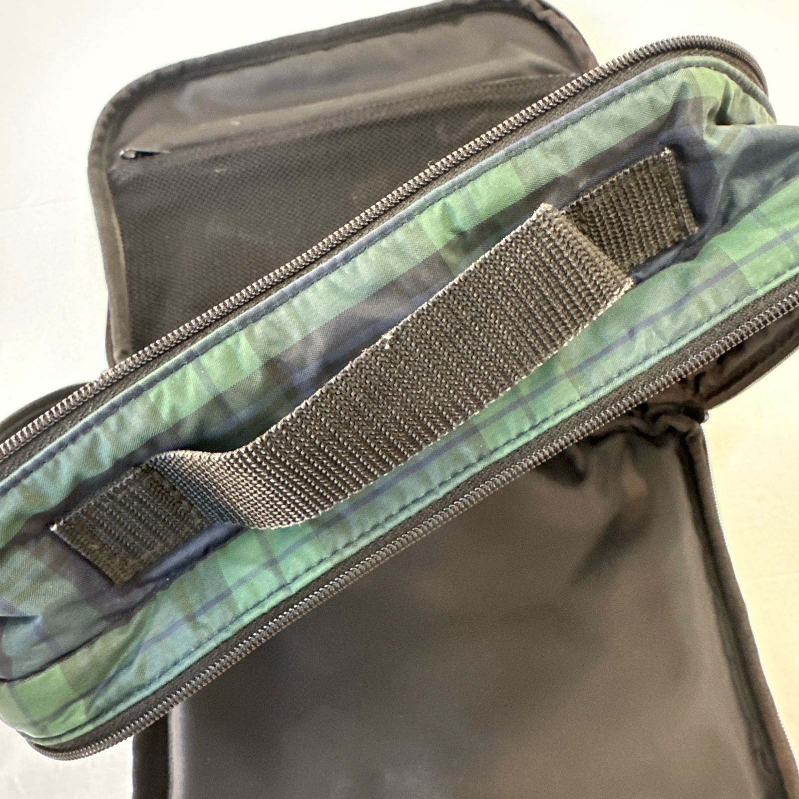 ファミリア おむつポーチ ネイビー×グリーン - メルカリ