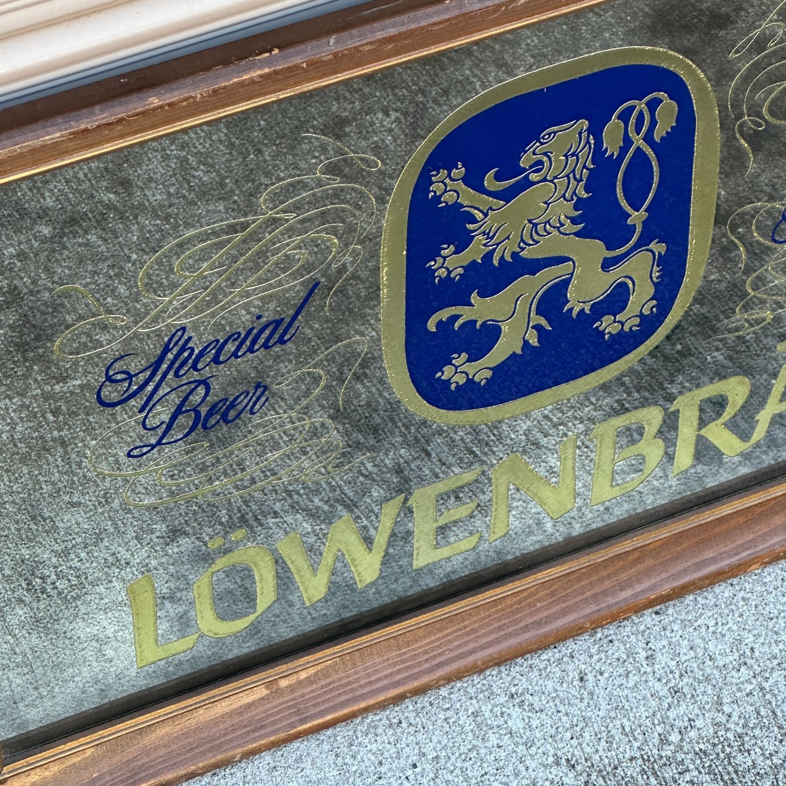 LOWENBAU(レーベンブロイ) パブミラー - メルカリ