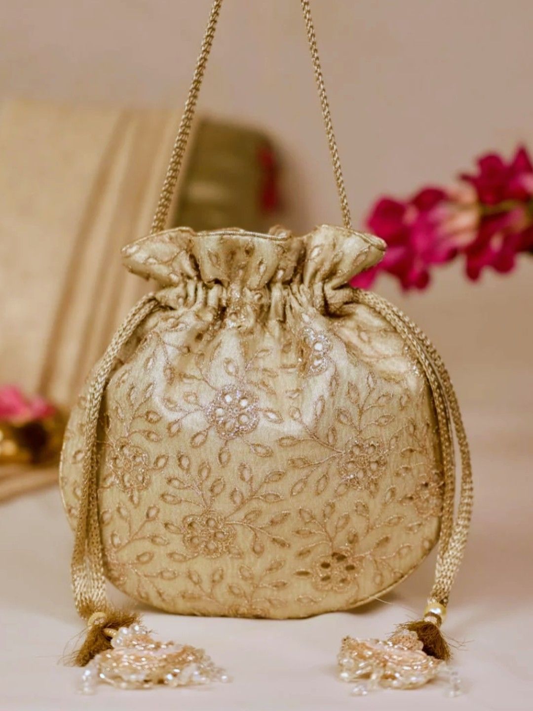 刺繍巾着バッグ ライトゴールド パーティーバッグ フォーマルバッグ 結婚式 ミニバッグ 着物バッグ インド刺繍 ポトリ
