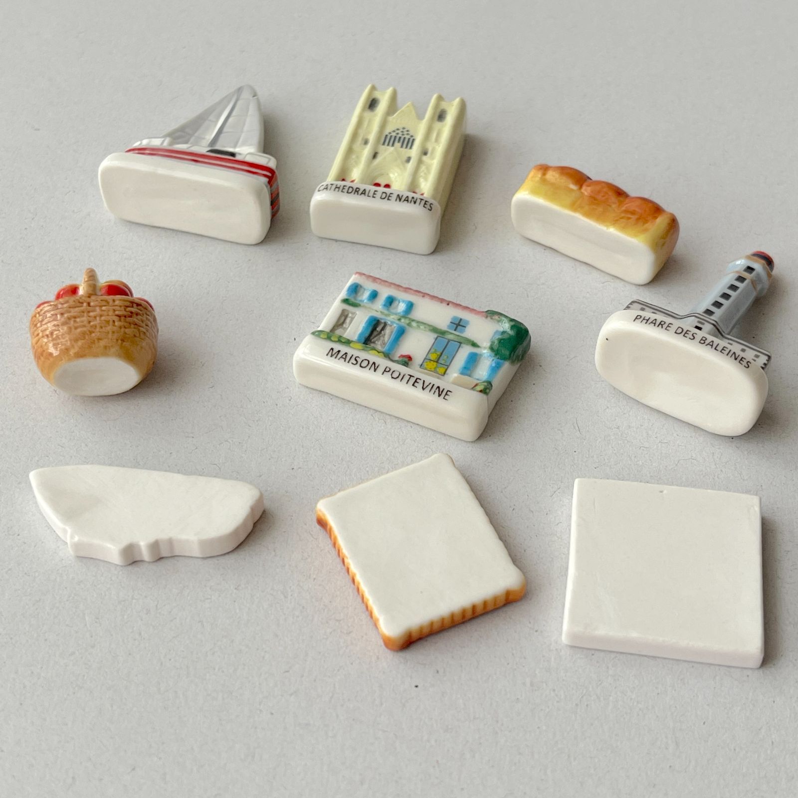 フェーヴ　ブルターニュへの旅　9個　フランス　ミニチュア陶器　f-3892 フェーヴ 北フランスへの旅 フランス フェーブ ミニチュア陶器 - メルカリ