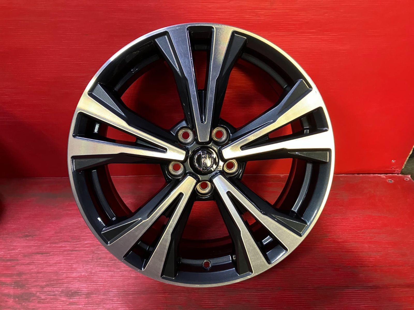 中古ホイール[18x7.0+45 114.3/5H 日産 T32エクストレイル純正] 4本SET