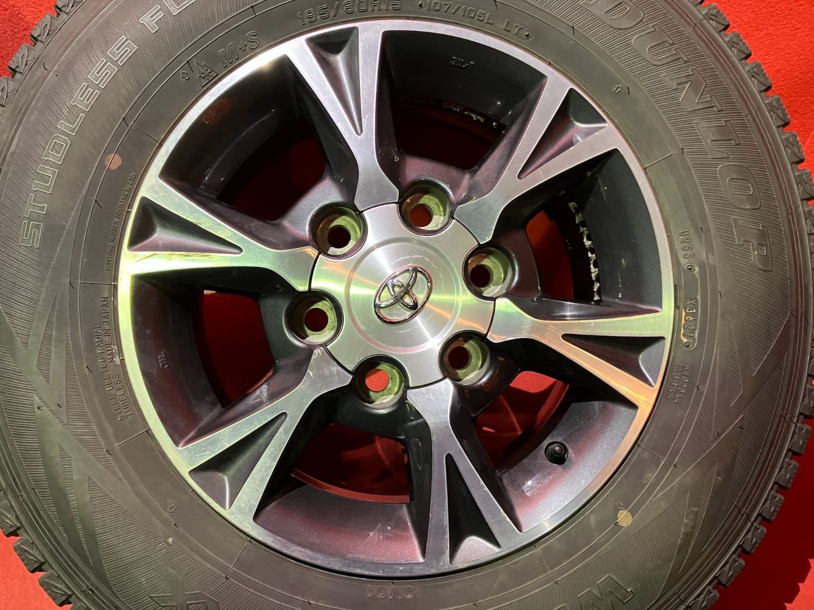 スタッドレスタイヤホイールセット 195 80 R 15 107 105 DUNLOP SV 01 x 6 0 35 139 7 H hub mm トヨタ 200系ハイエース 4本SET