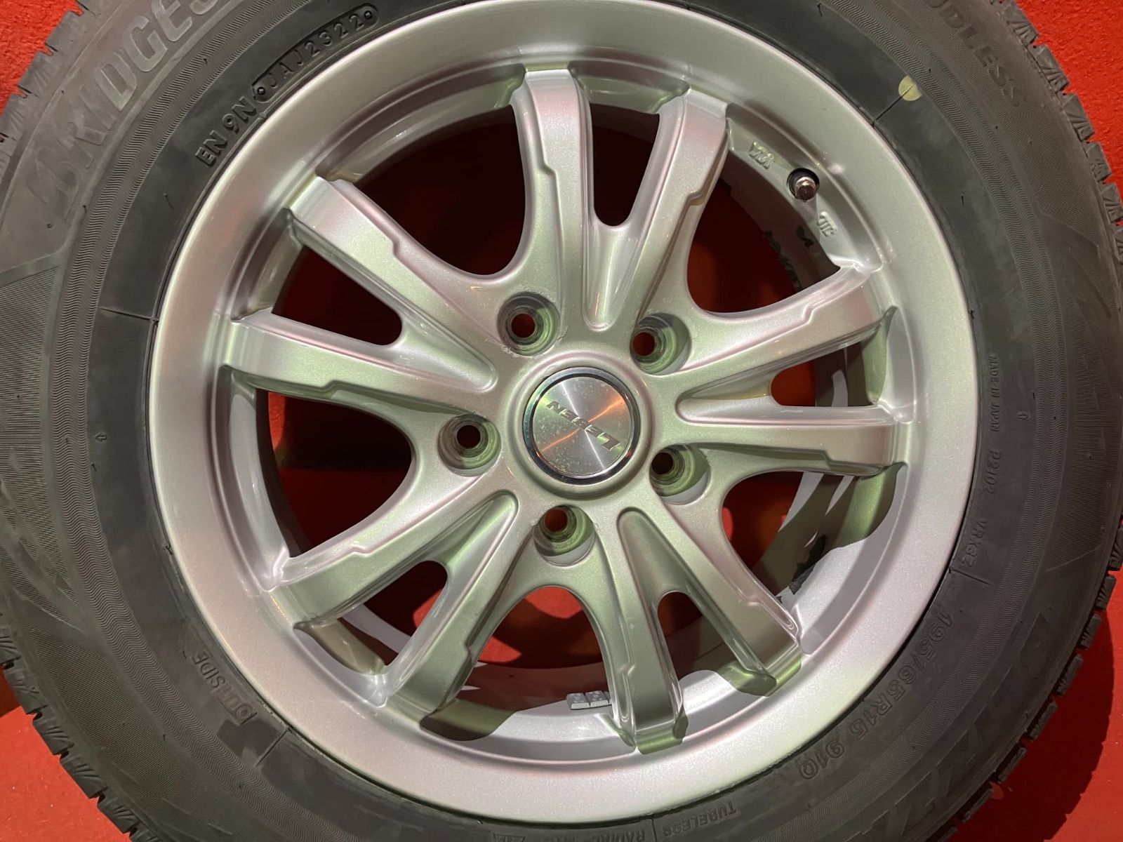 スタッドレスタイヤホイールセット 195 65 R 15 VRX 3 x 6 0 43 114 5 H 社外 LEBEN 4本SET