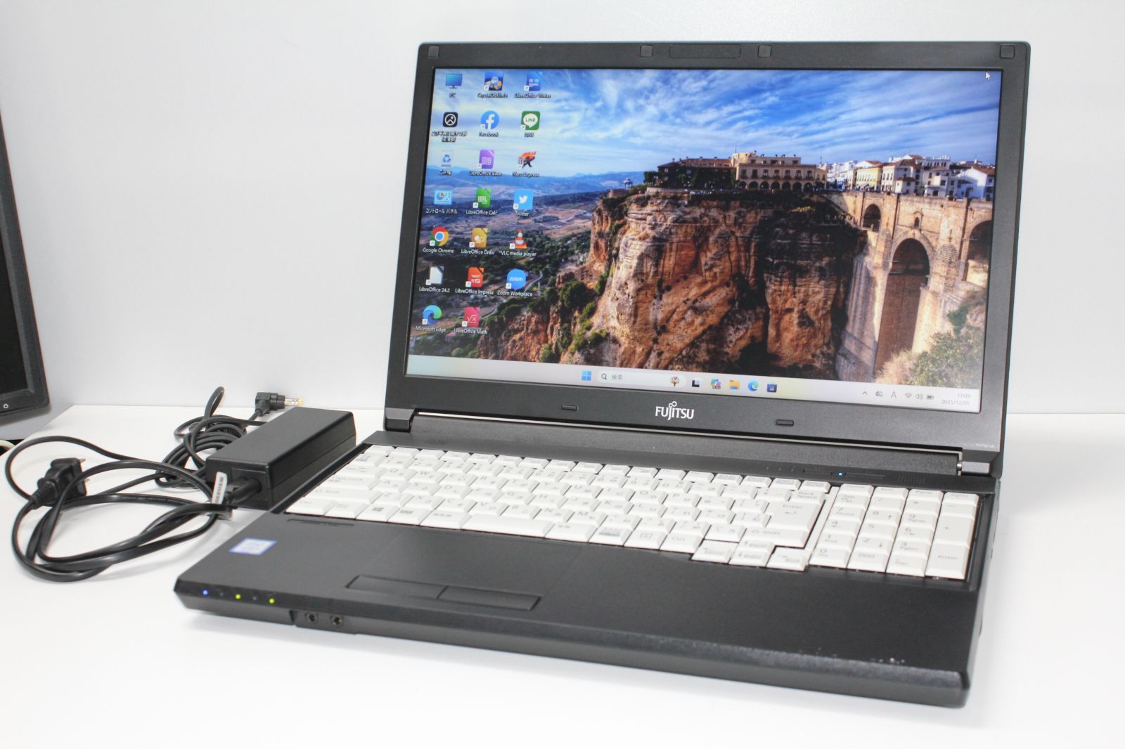 【ノートPC】富士通〈LIFEBOOK A748/TX〉Intel Core i3/SSD256GB/メモリ8GB ⑥
