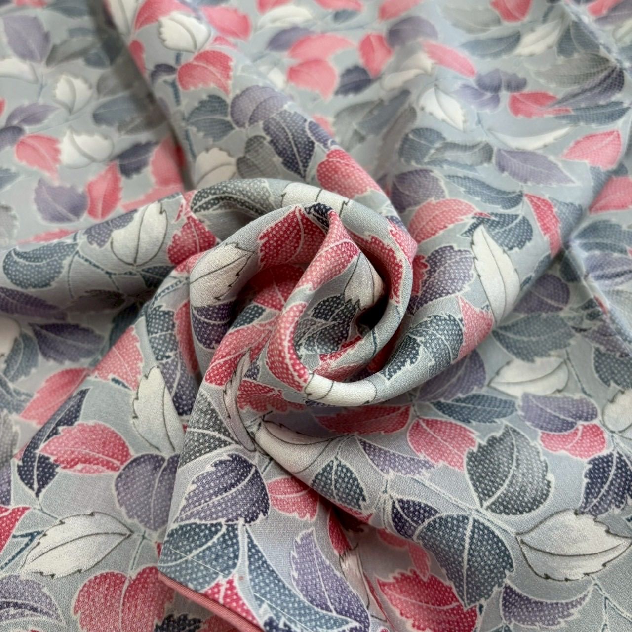 m*7様 着物 小紋 正絹 シルエットのような粋なデザイン U-8590 m*7様 着物 小紋 正絹 シルエットのような粋なデザイン U-8590 m*7様