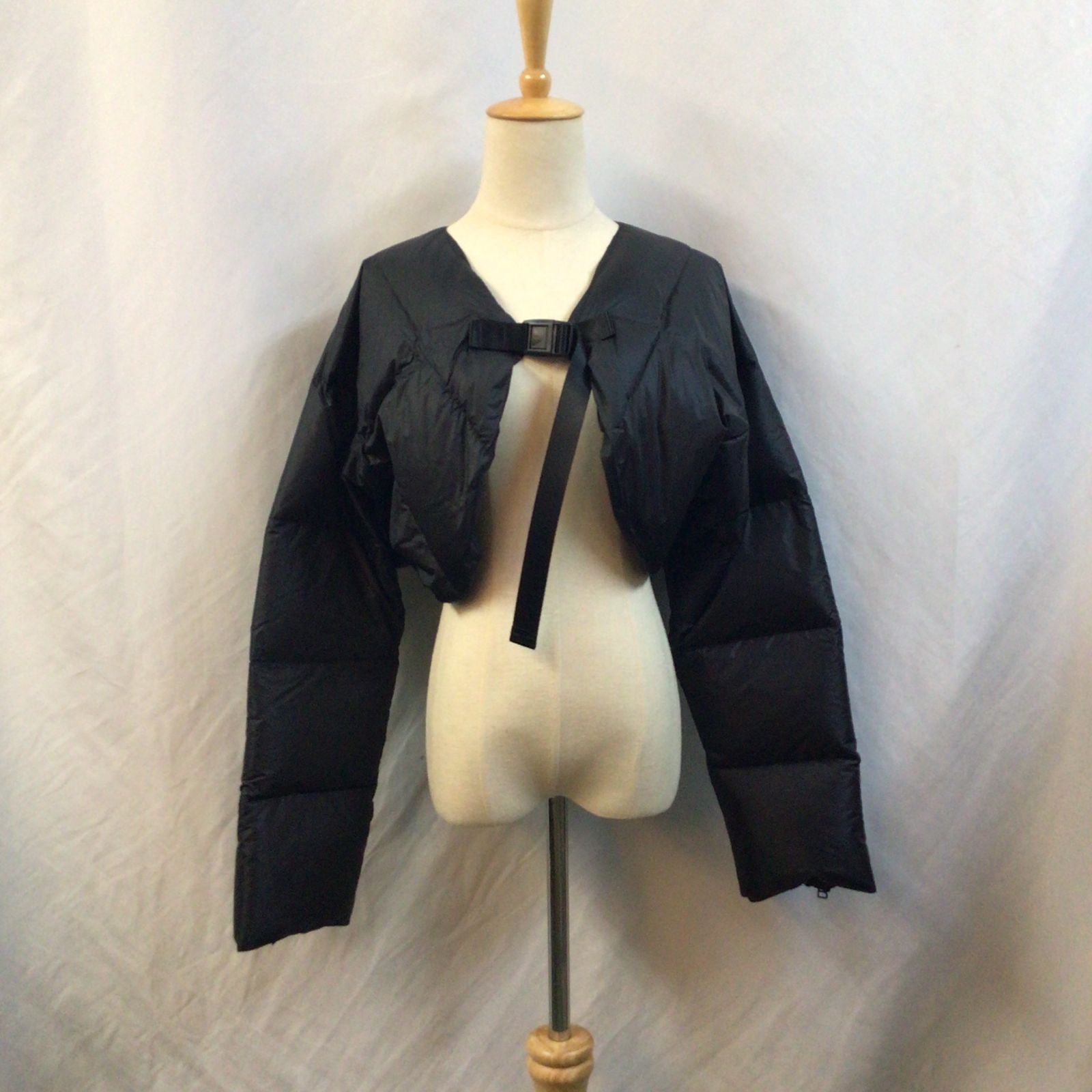 ISSEY MIYAKE イッセイ ミヤケ ブラック ショート ダウン トップス