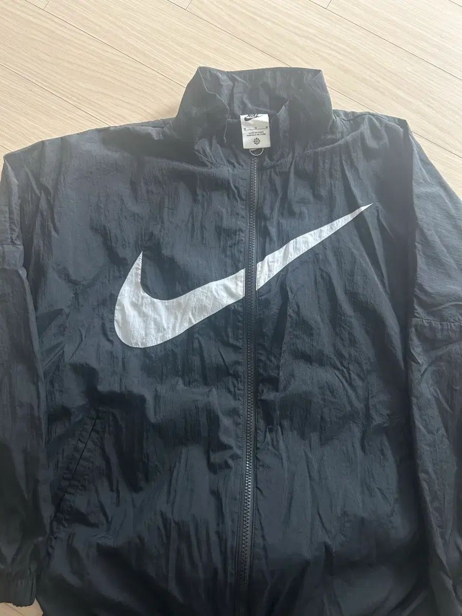 ナイキ BIG スウッシュ ブラック ウィンドブレーカー (セット) - メルカリ