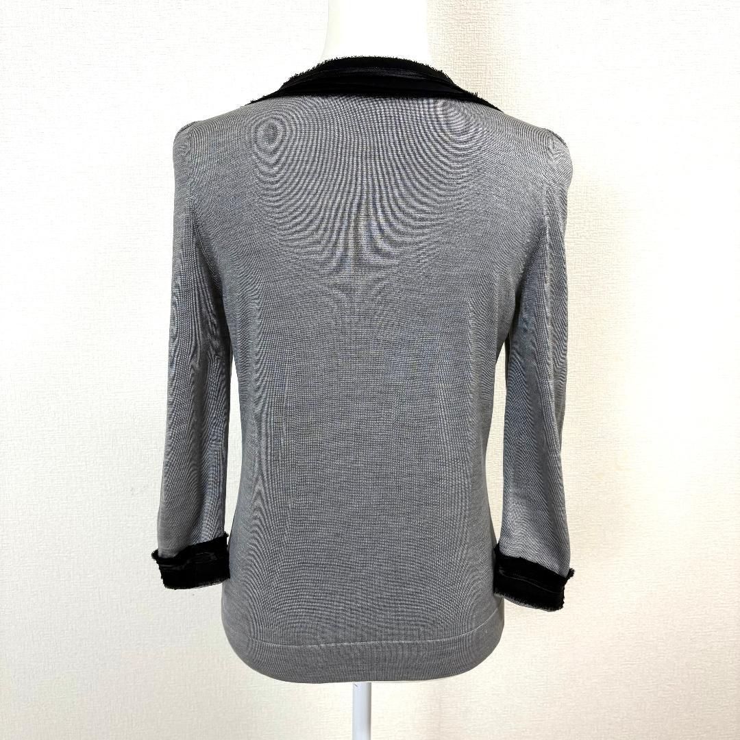 美品】 TO ストア BE CHIC カーディガン センターフリル 絹 2 グレー×黒