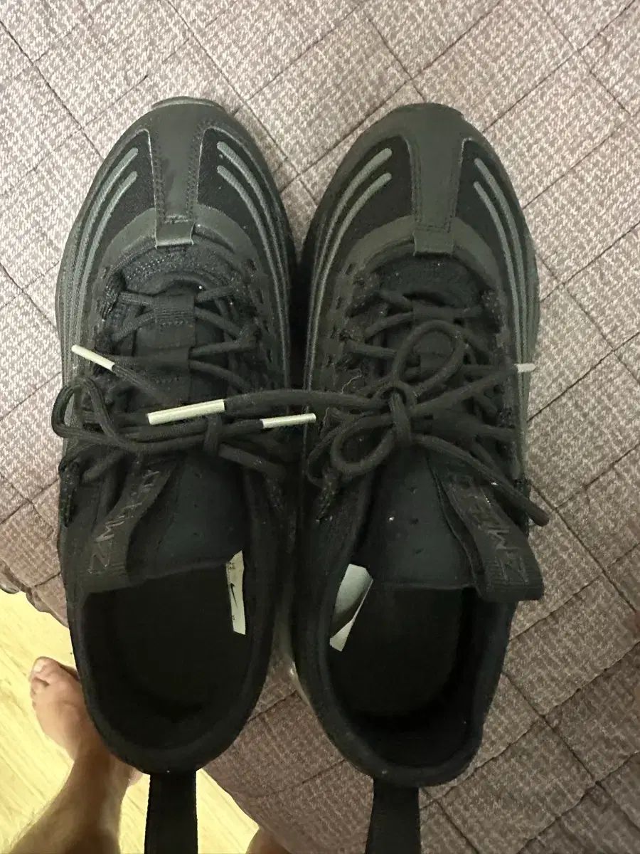 NIKE ナイキ スニーカー オールブラック 255 mm