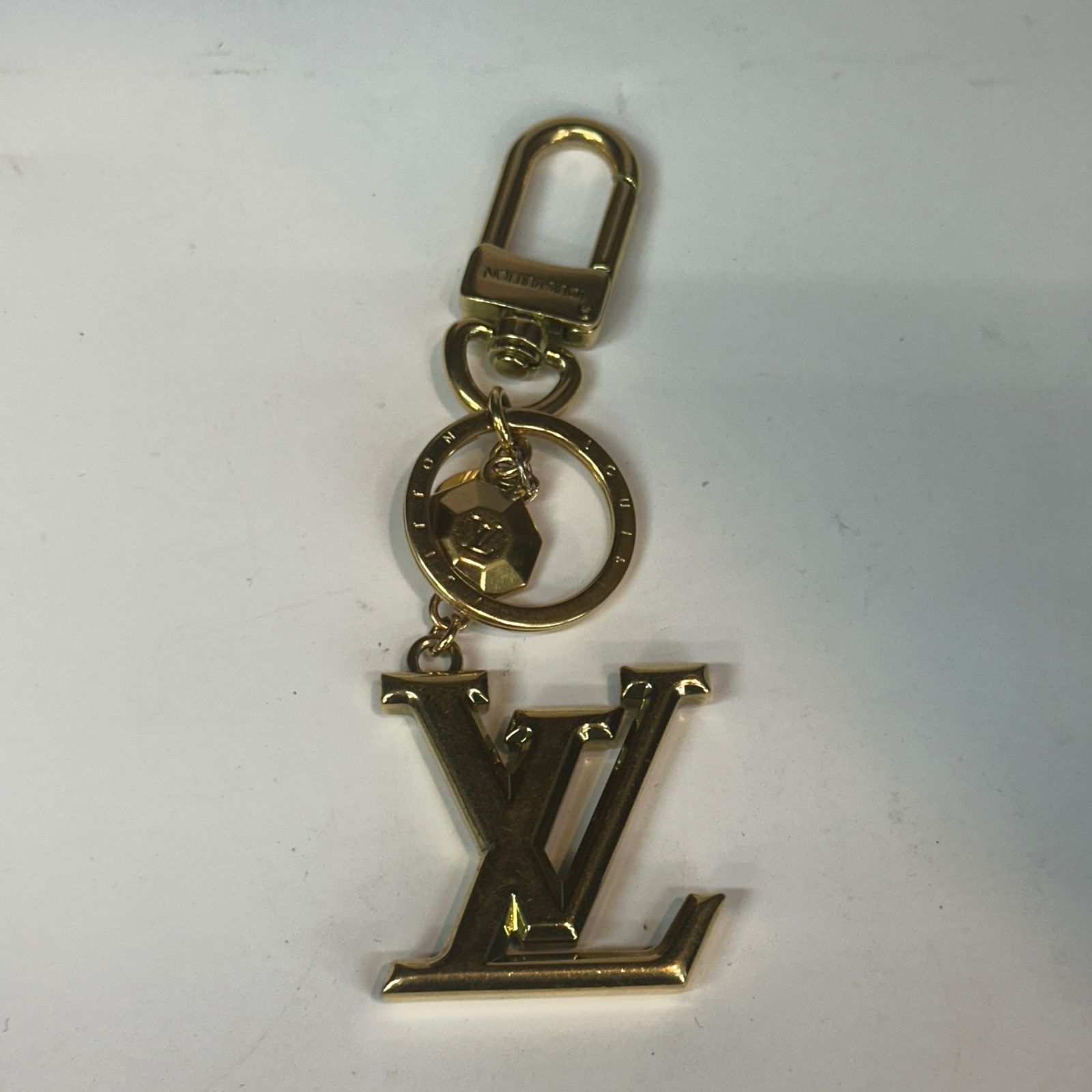○ルイヴィトン/キーホルダー/ゴールド/M65216/LVファセット - メルカリ