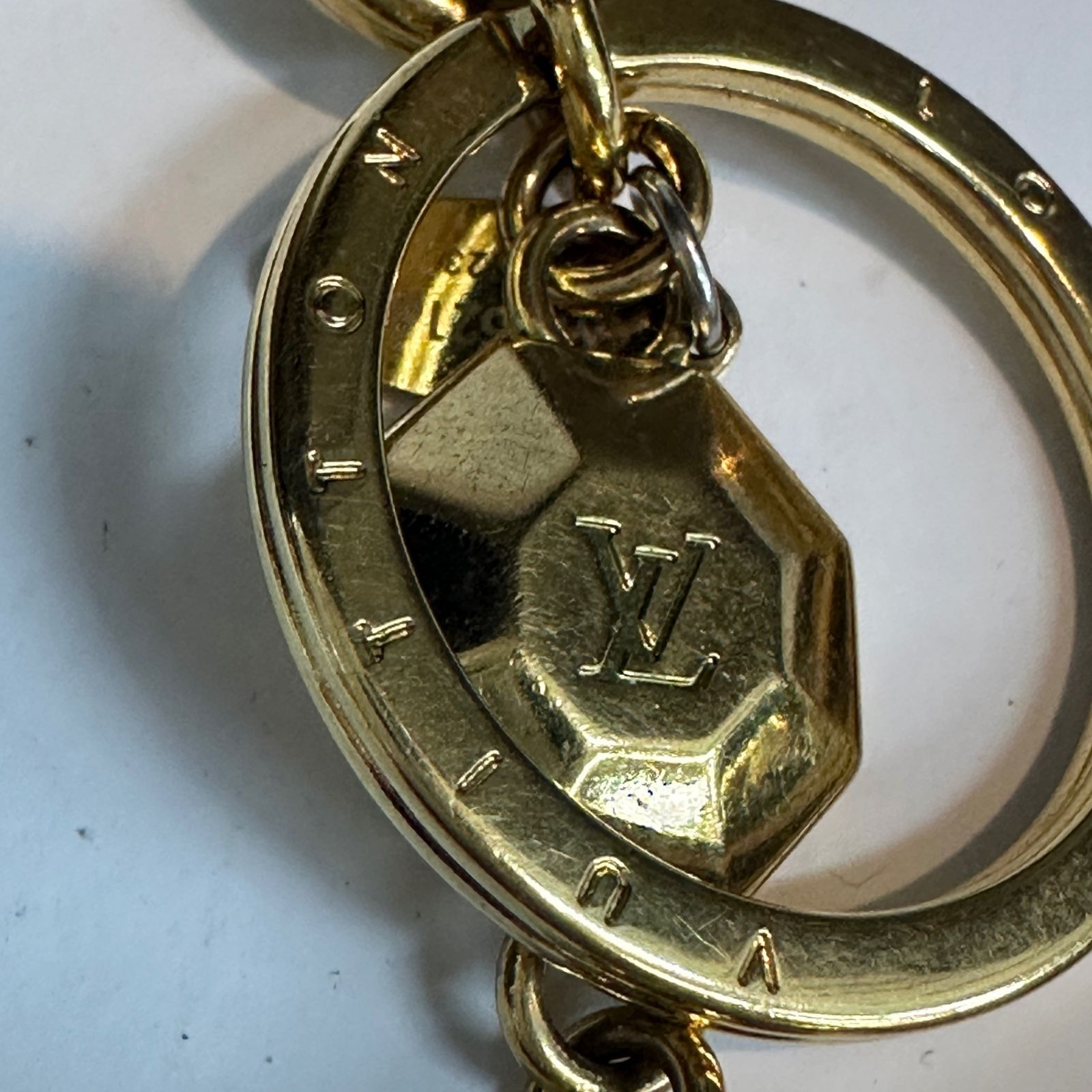 ○ルイヴィトン/キーホルダー/ゴールド/M65216/LVファセット - メルカリ