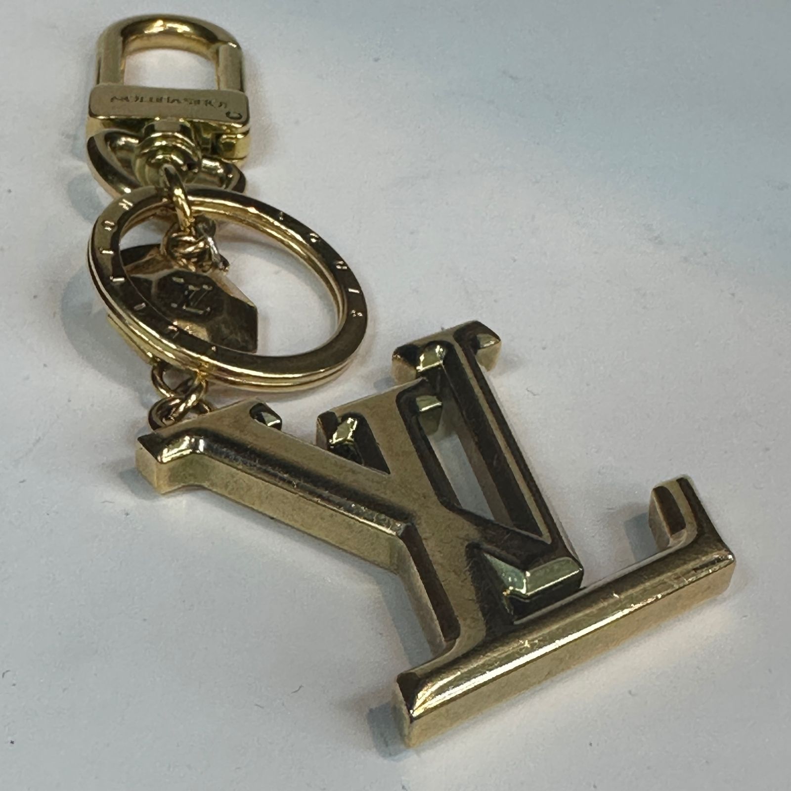 ○ルイヴィトン/キーホルダー/ゴールド/M65216/LVファセット - メルカリ