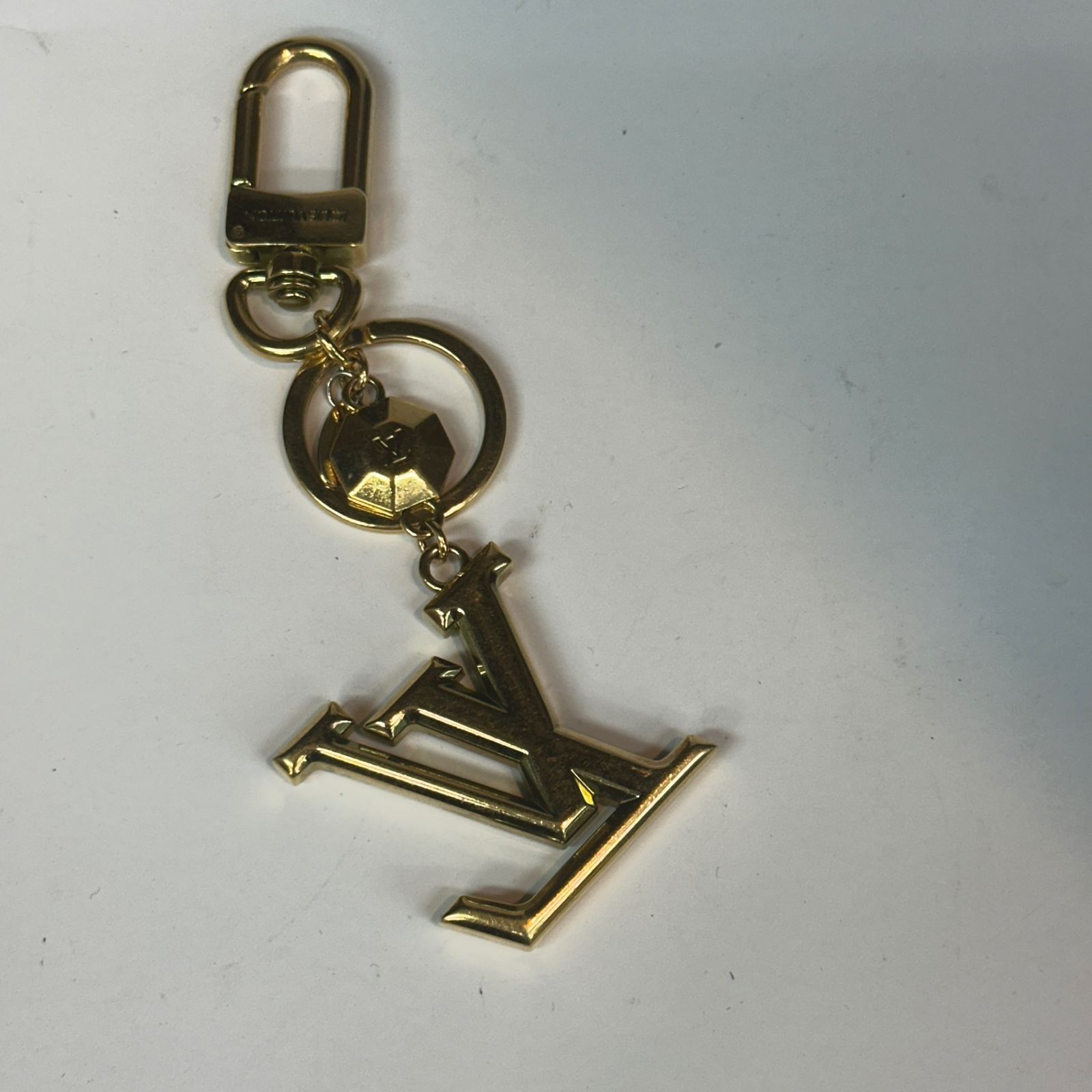 ○ルイヴィトン/キーホルダー/ゴールド/M65216/LVファセット - メルカリ