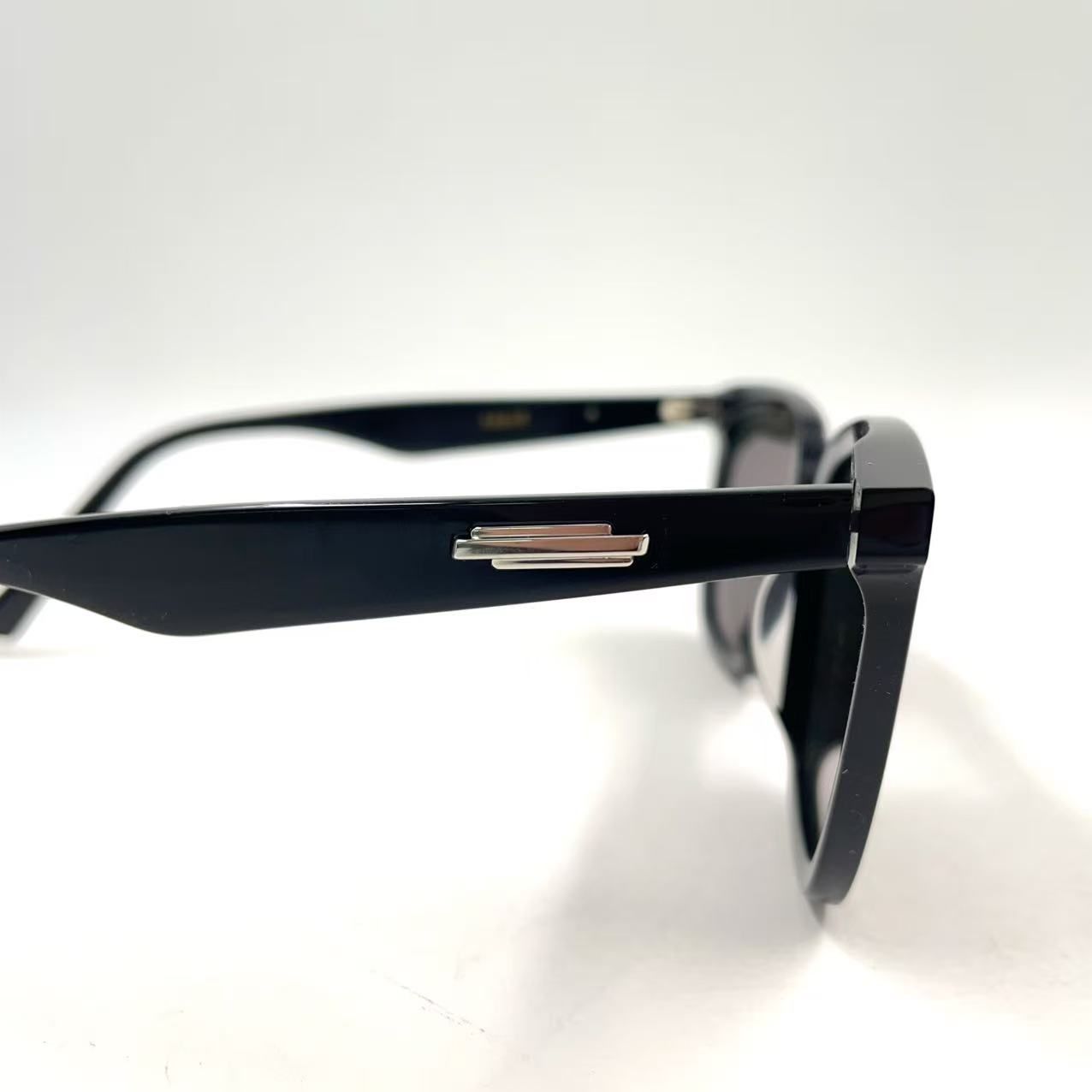 GENTLE MONSTER Lilit 01 アセテート ブラック サングラス シルバー