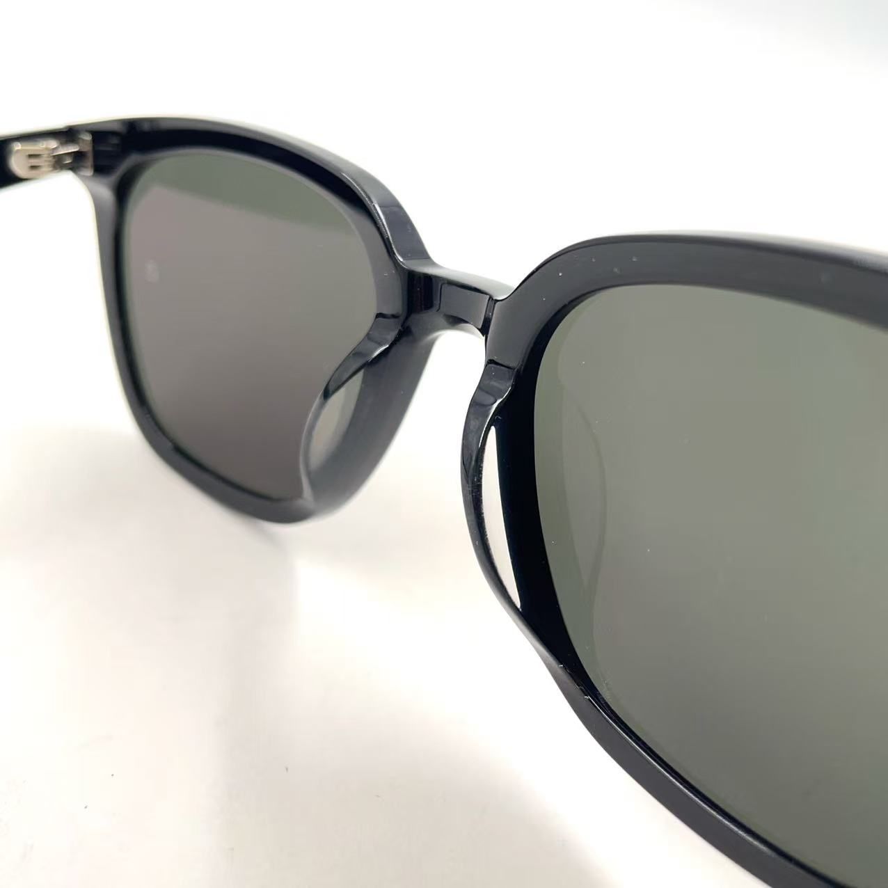 GENTLE MONSTER Lilit 01 アセテート ブラック サングラス シルバー