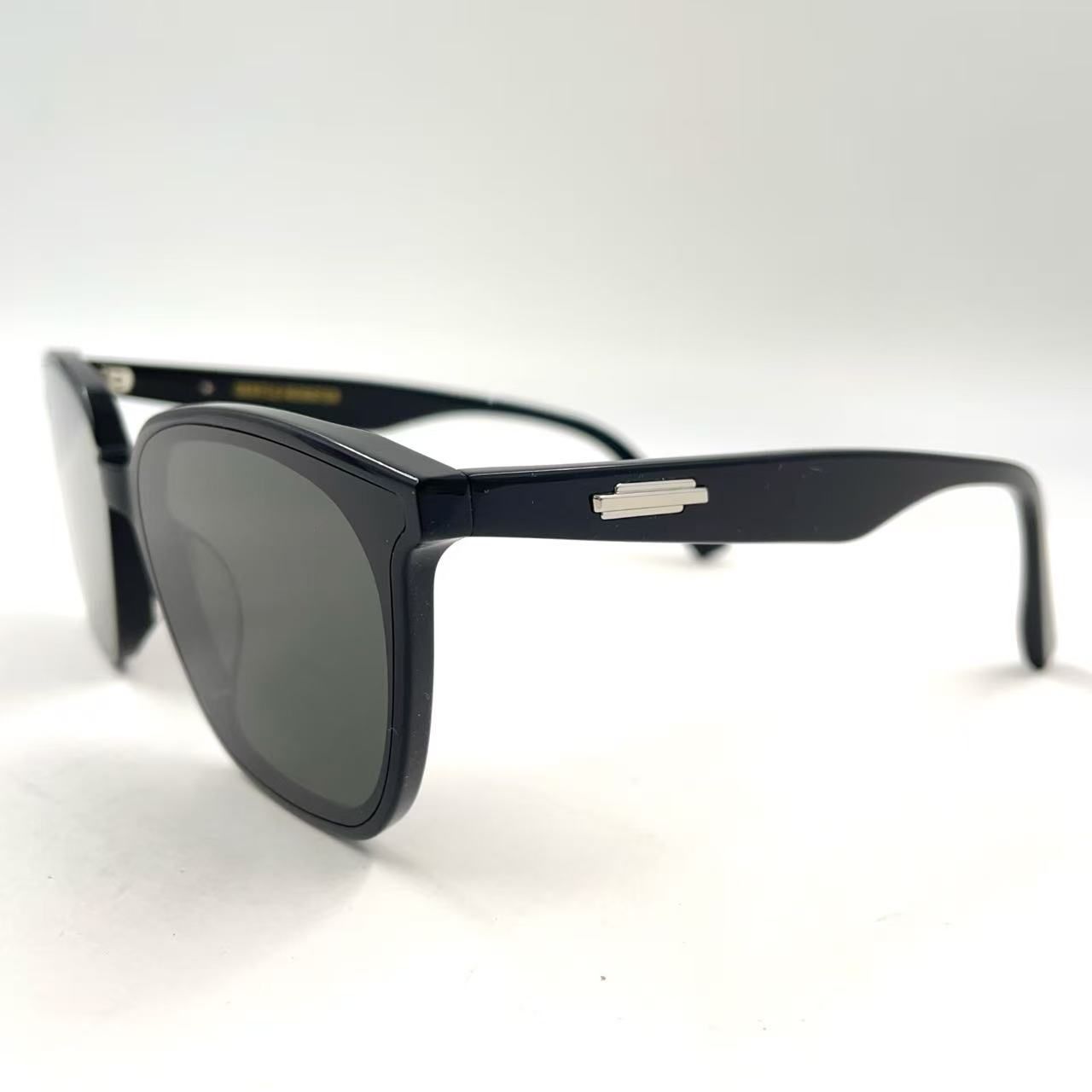 GENTLE MONSTER Lilit 01 アセテート ブラック サングラス シルバー