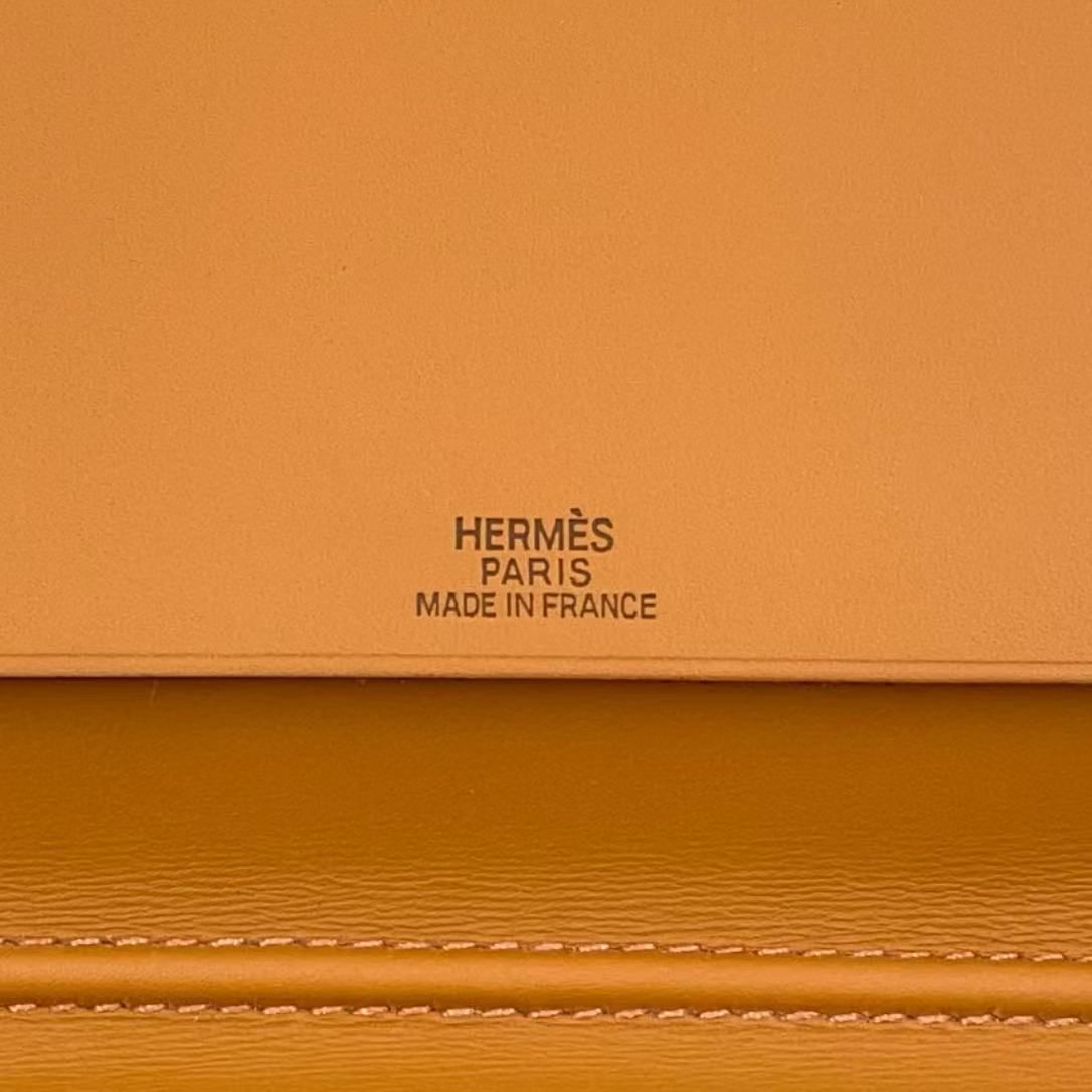 ライトブラウン