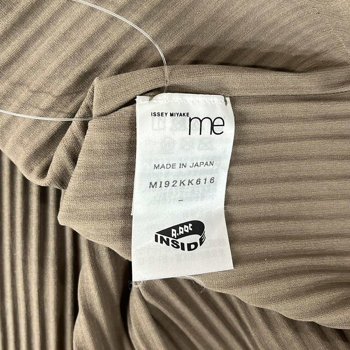 【美品】me ISSEY MIYAKE ミーイッセイミヤケ プリーツ 半袖 me ISSEY MIYAKE(ミー/イッセイミヤケ) 半袖カットソー レディース美品