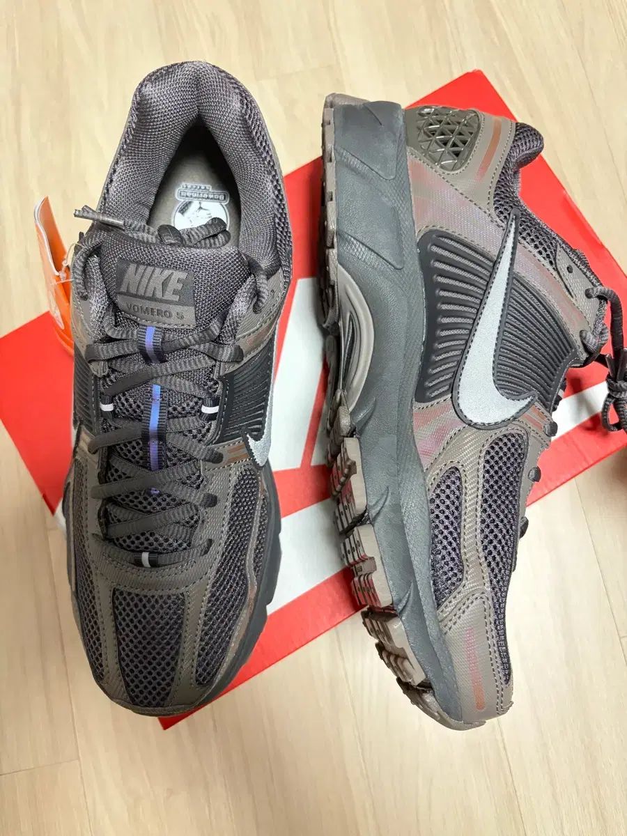 ナイキ ボメロ5 ケイ ストーン 280 mm