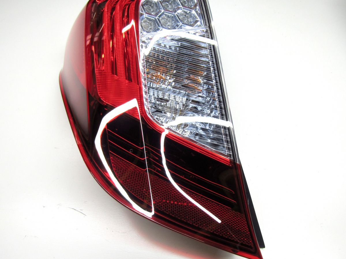 ホンダ GP5 フィット ハイブリッド 前期 純正 左右 テールランプ 4点