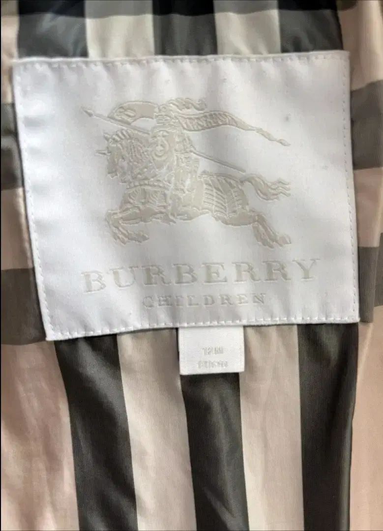 バーバリー キッズ ブラック キルティング フード ジャケット