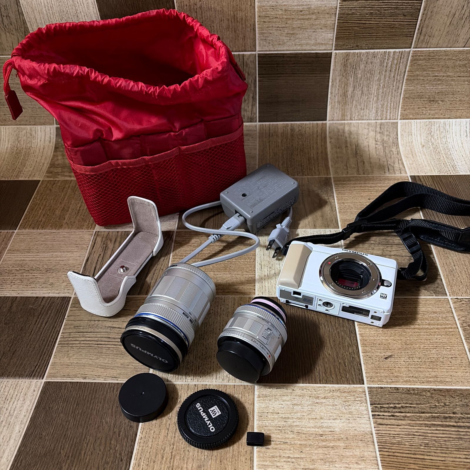 OLYMPUS オリンパス E PL 1 s ミラーレス一眼 ホワイト レンズ ケース付 品
