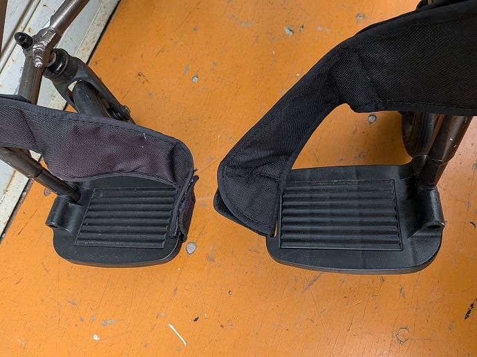 一部地域を除く カワムラサイクル 介助用標準車いす WAVIT ウェイビット WA 16-42 ノーパンクタイヤ km-25-1203-15