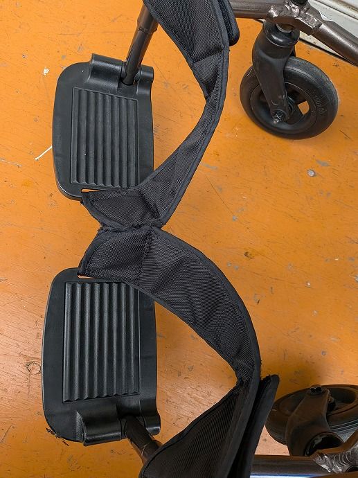 一部地域を除く カワムラサイクル 介助用標準車いす WAVIT ウェイビット WA 16-40 ノーパンクタイヤ km-25-1205-12