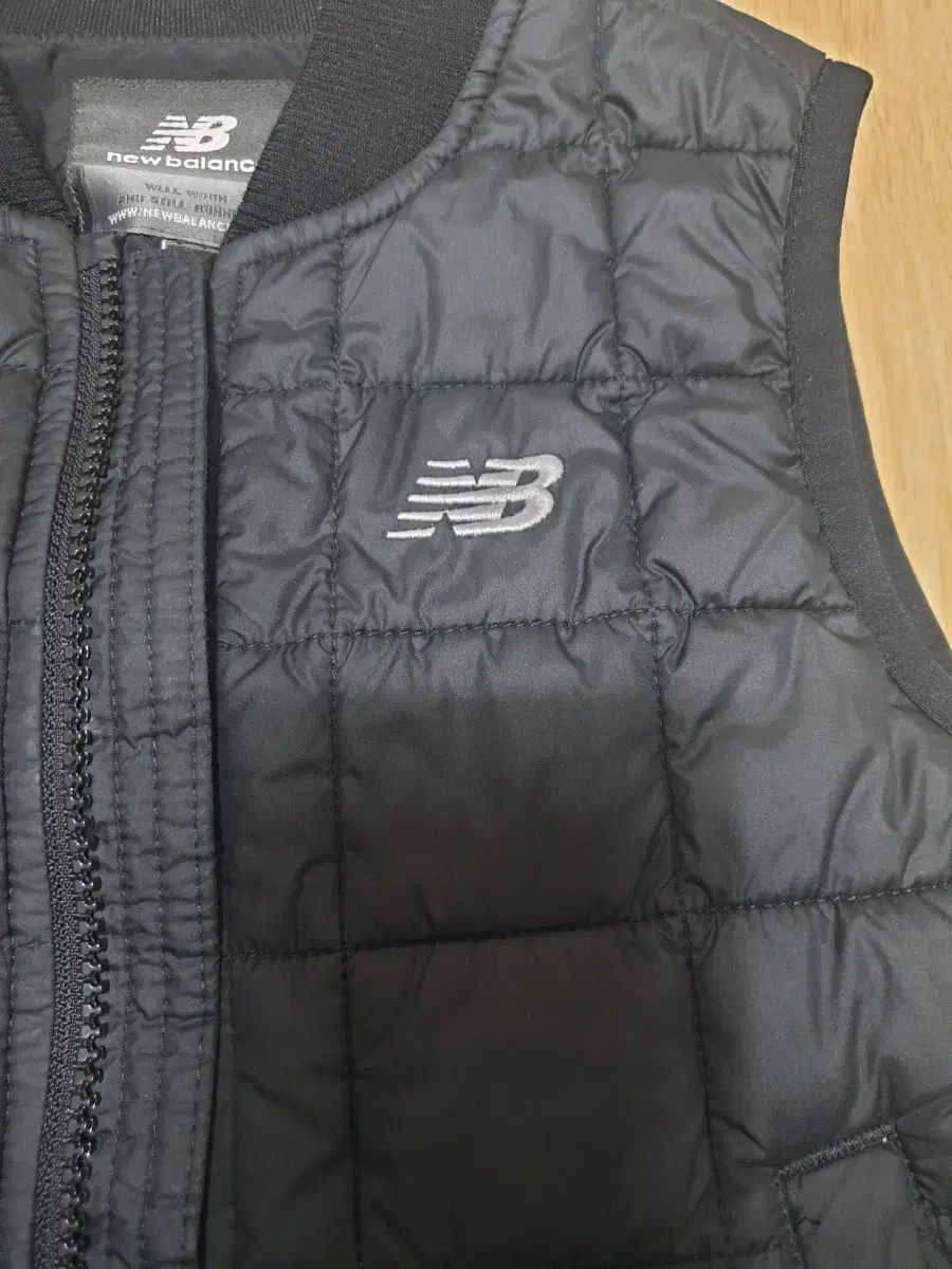 ニューバランス キッズ ベスト 軽量ダウン(110) - メルカリ