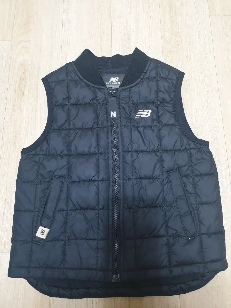ニューバランス キッズ ベスト 軽量ダウン(110) - メルカリ