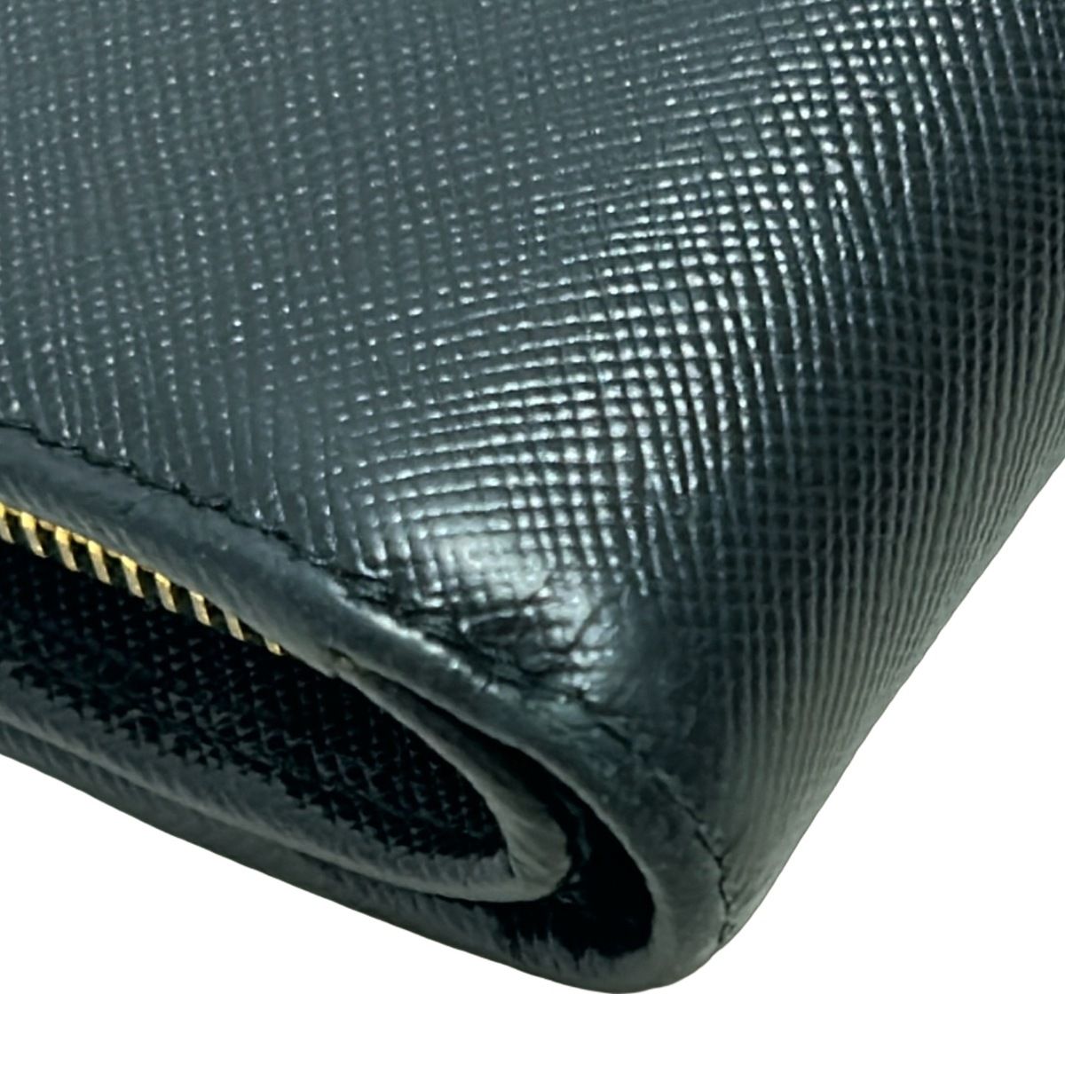 プラダ 2つ折り財布