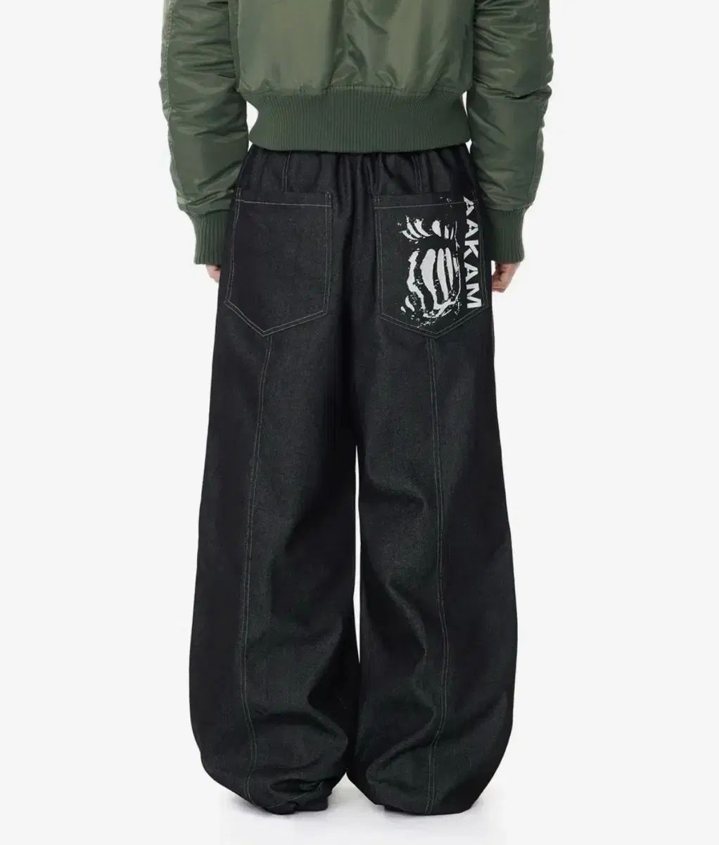 アカム Pin tuck Printed Denim Pants