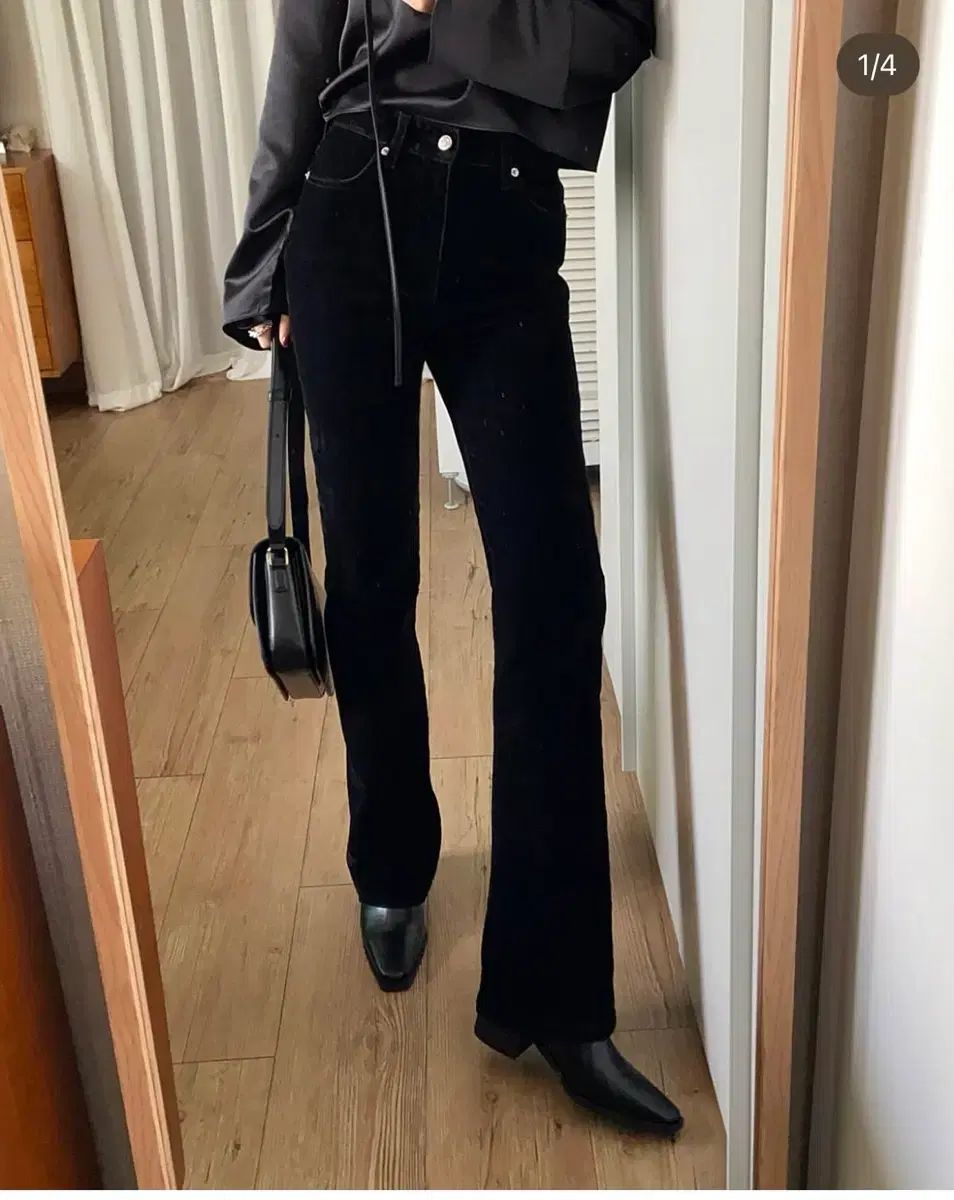 THE MUI ツアーベルベット ブーツカット デニム