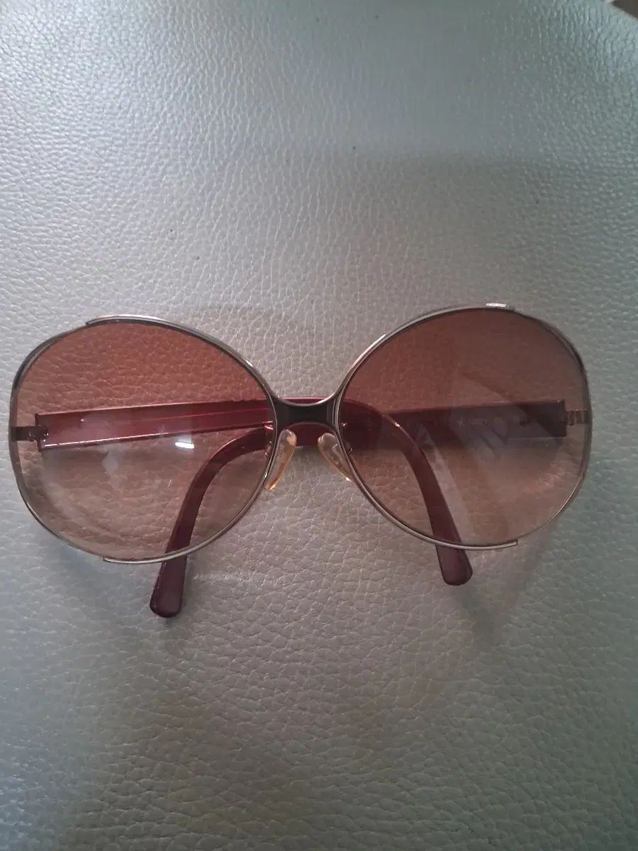 Celine セリーヌサングラスSC 1292 S COL SBN