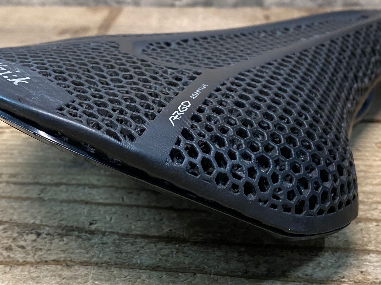 JQ830 フィジーク fizik ヴェント アルゴ VENTO ARGO R3 ADAPTIVE kium