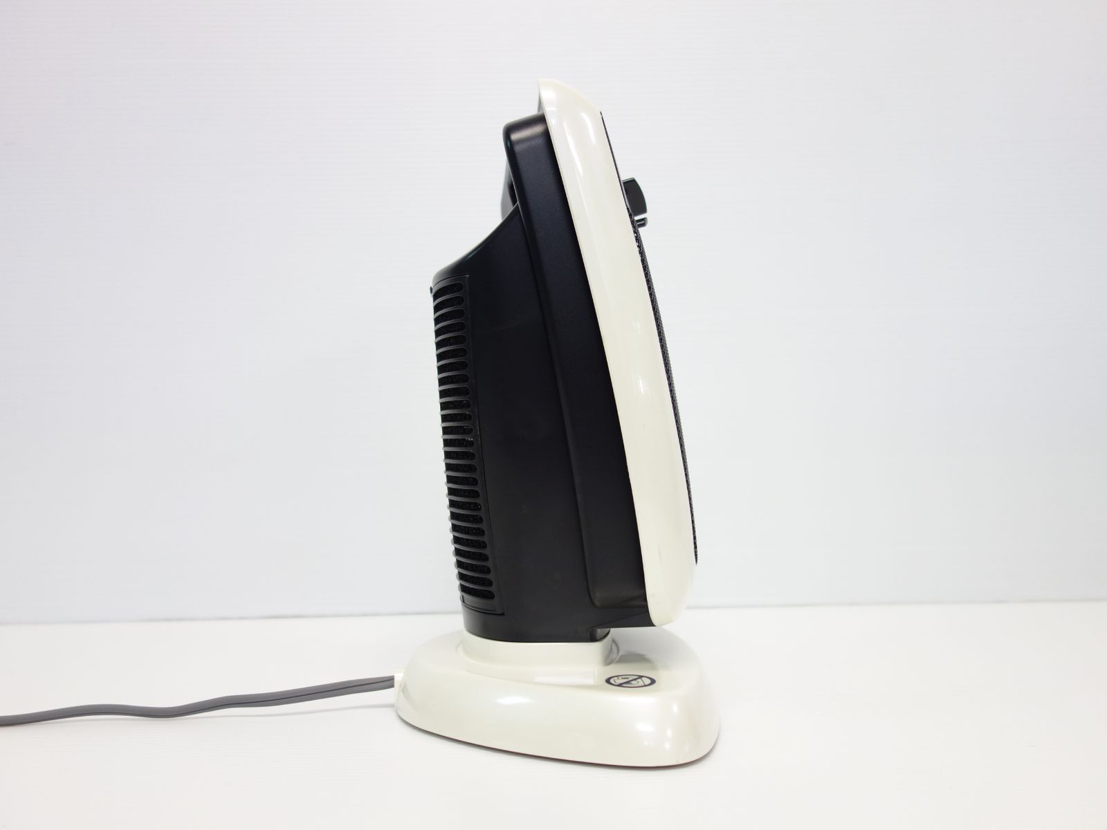 デロンギ セラミック・ファンヒーター DCH4530J-W 中古 - メルカリ