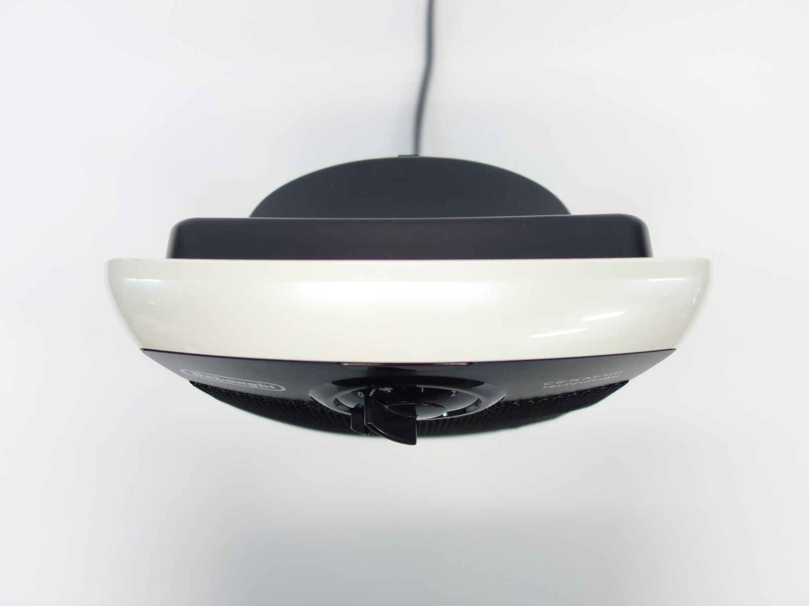 デロンギ セラミック・ファンヒーター DCH4530J-W 中古 - メルカリ